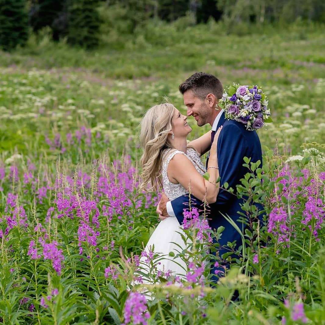 All this lilac reminded me of a purple and lilac-themed wedding I did almost 2 years ago now! 🥰
Jordan wanted a romantic little domed bouquet for her wedding with plenty of magical chamomile! And how good does the wild fireweed look with the bouquet?! Meant to be! 💜
📷 Orange Girl Photography
#purplewedding #lilacwedding #weddingflorals #weddingbouquet #bridalbouquet #bridalflowers #weddingflowers #cakeflowers #flowerstagram #flowersofinstagram #flowerlove #flowermagic #shopsmall #underthefloralspell #floraldesign #floralarrangement #floraldesigner #heartbeeflowers #winchesterflorist #winchesterflowers
#independentflorist #independentshop