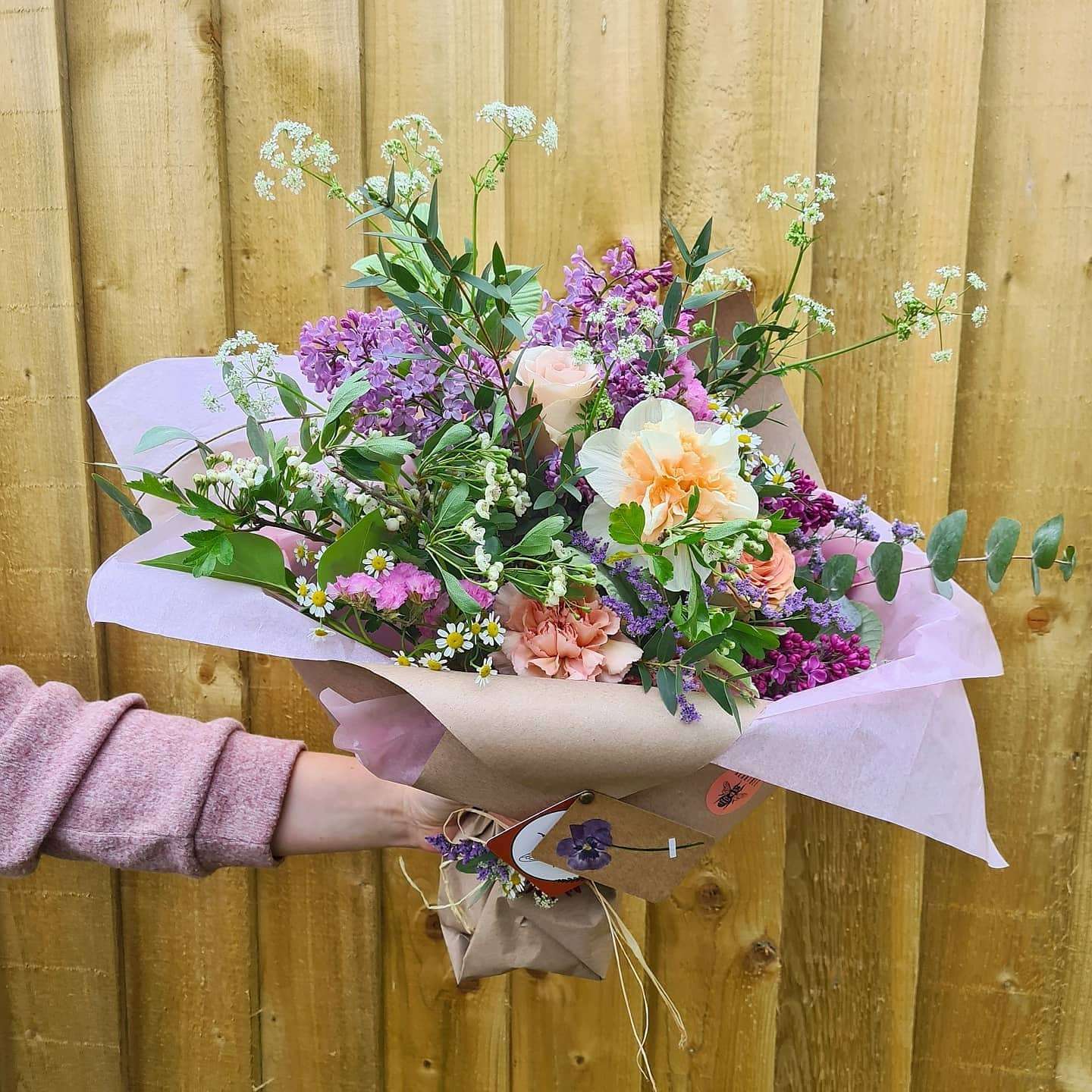 Swipe to see some of the juicy details of this bouquet and once it was delivered! 😍
I loved making this wild beauty today! With the last of my daffodils from the garden as well as a whole bunch of lilac! 🌷
It smelled divine! 🤤
#freshflowers #bouquet #bouquetofflowers #flowerstagram #flowersofinstagram #madewithlove #flowerlove #wildflowers #frommygarden #flowerphotography #flowersmakemehappy #flowerart #flowermagic #flowersoftheday #localflowers #shopsmall #underthefloralspell #floraldesign #floraldesigner #slowfloralstyle #heartbeeflowers #winchesterflorist #winchesterflowers
#independentflorist #independentshop